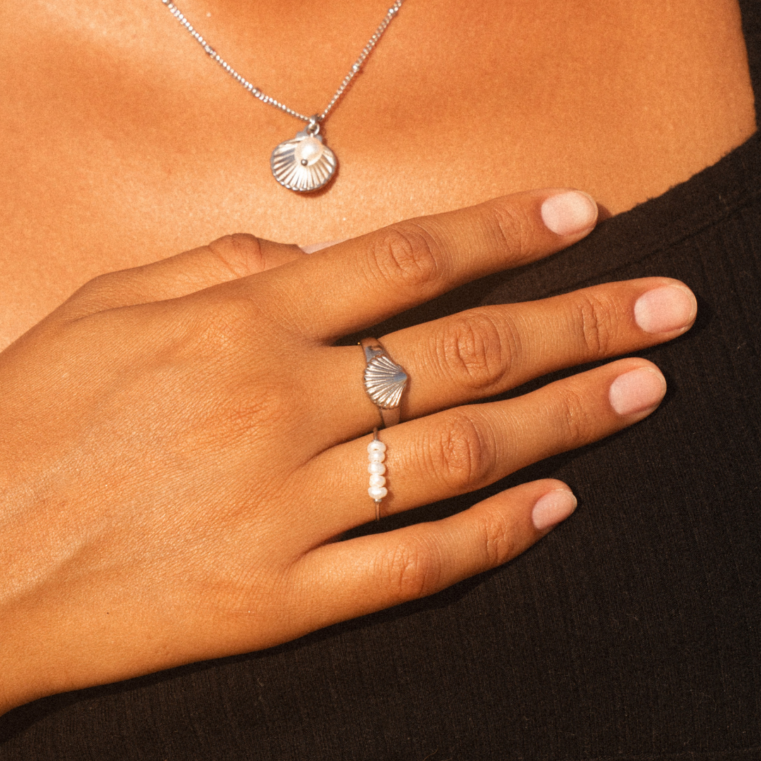 Prstan z morsko školjko